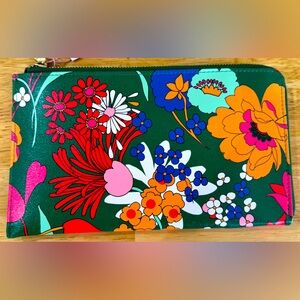 NWT ban.so Getaway Travel Wallet in Emerald Super Bloom.